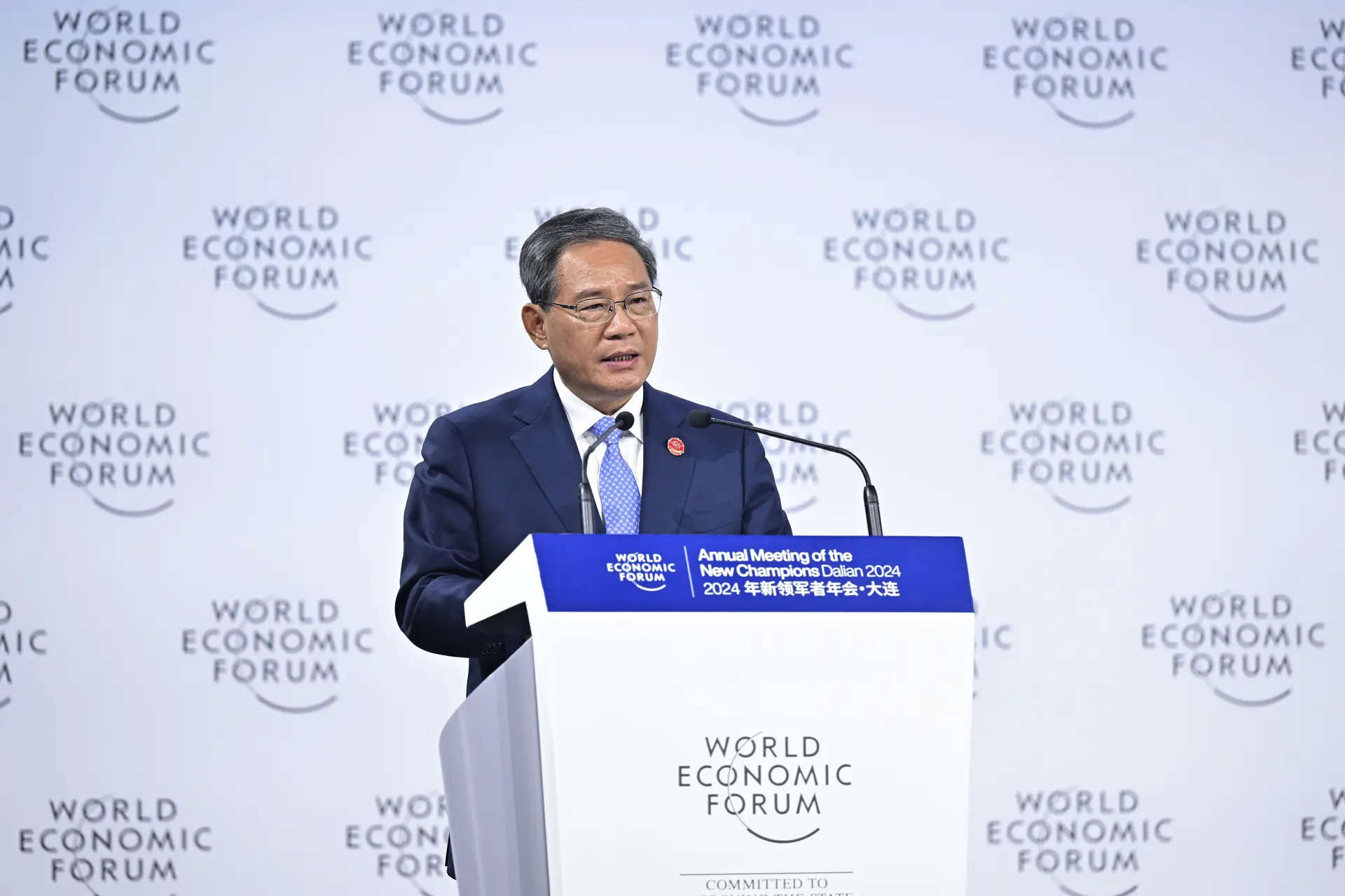 China premier calls to 'oppose decoupling' at economic forum 