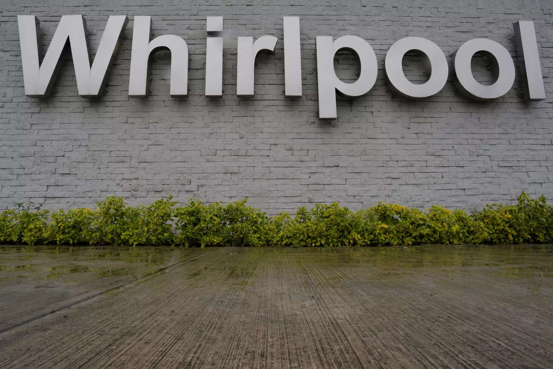 Whirlpool shares skyrocket 19% as Bosch weighs bid for parent company 