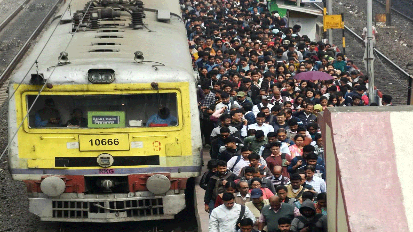 Going to work or college is like going to war in Mumbai local: Bombay HC expresses shame over 'cattle-class' situation 