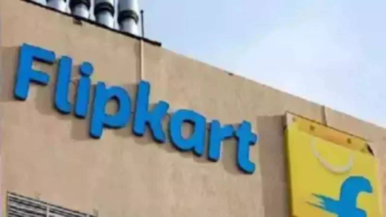 Mumbai customer orders Sparx slipper 6 years ago, Flipkart tells customer it's 'arriving today', conversation goes viral 
