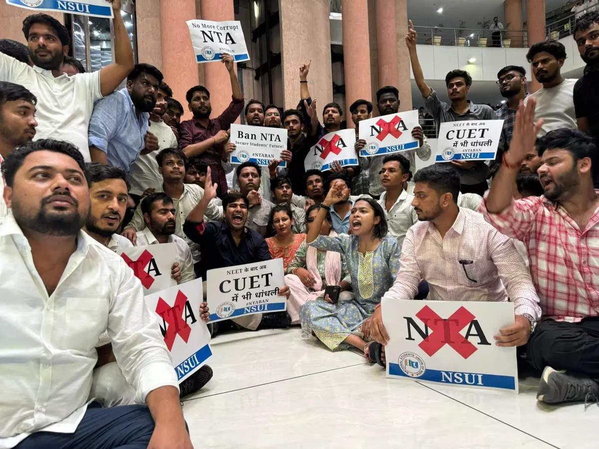 Hundreds of Congress' student wing protesters from NSUI forcibly enter NTA office in Delhi, lock it down 