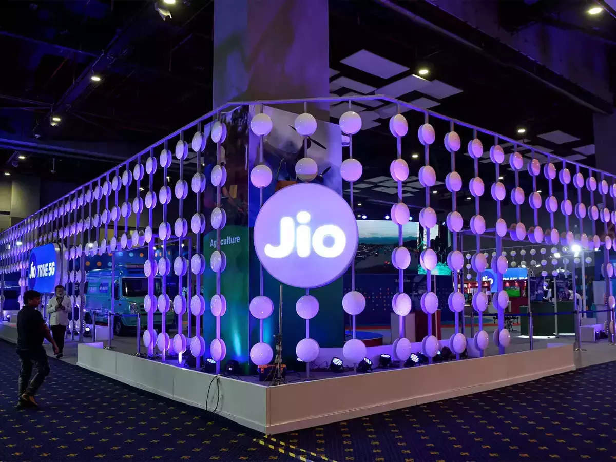 Rate hikes for 5G monetisation to push Jio, Airtel ARPU by 16-17% - Analysts 