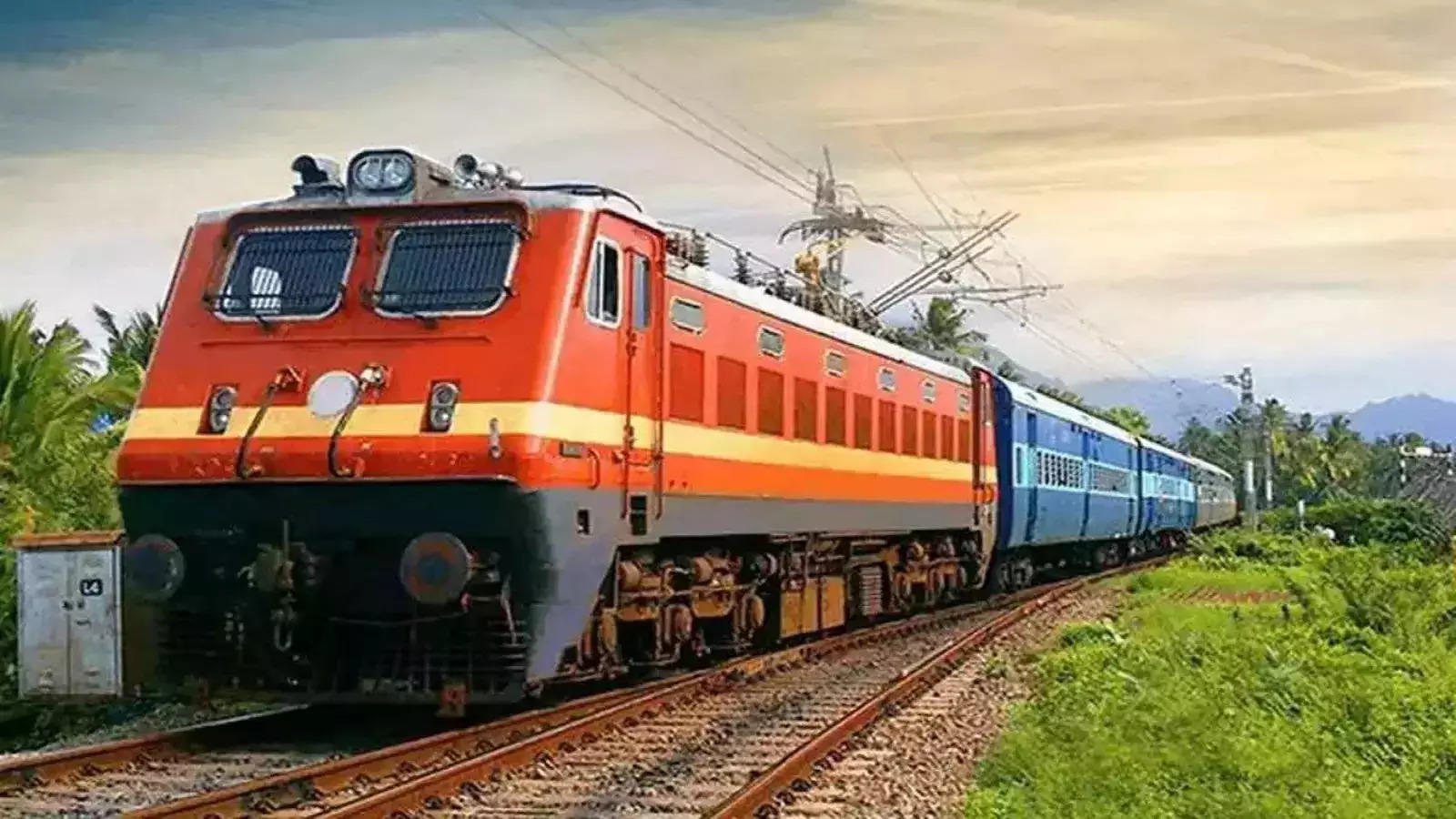 Engine, few coaches of Ernakulam-Tata Nagar Express detach from main train in Thrissur 