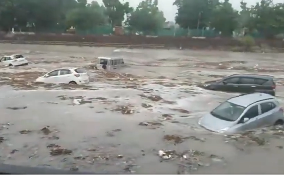 Haridwar flood: Cars swept away in flooded Sukhi river after heavy rain 