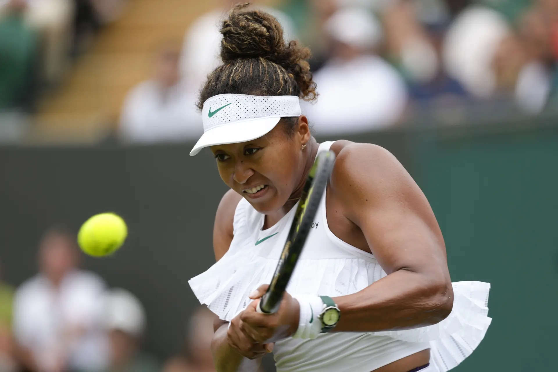 Naomi Osaka wins at Wimbledon for the first time in 6 years, and Coco Gauff moves on, too 