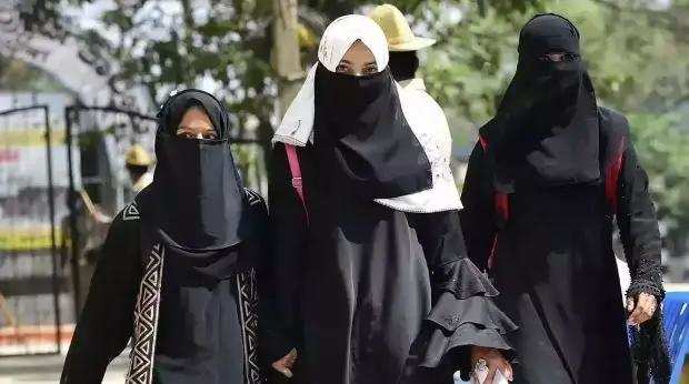 After hijab ban, Mumbai college bars students from wearing T-shirts, torn jeans 