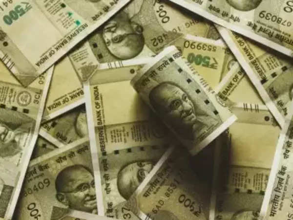Rupee closes nearly unchanged at 83.48 against dollar 