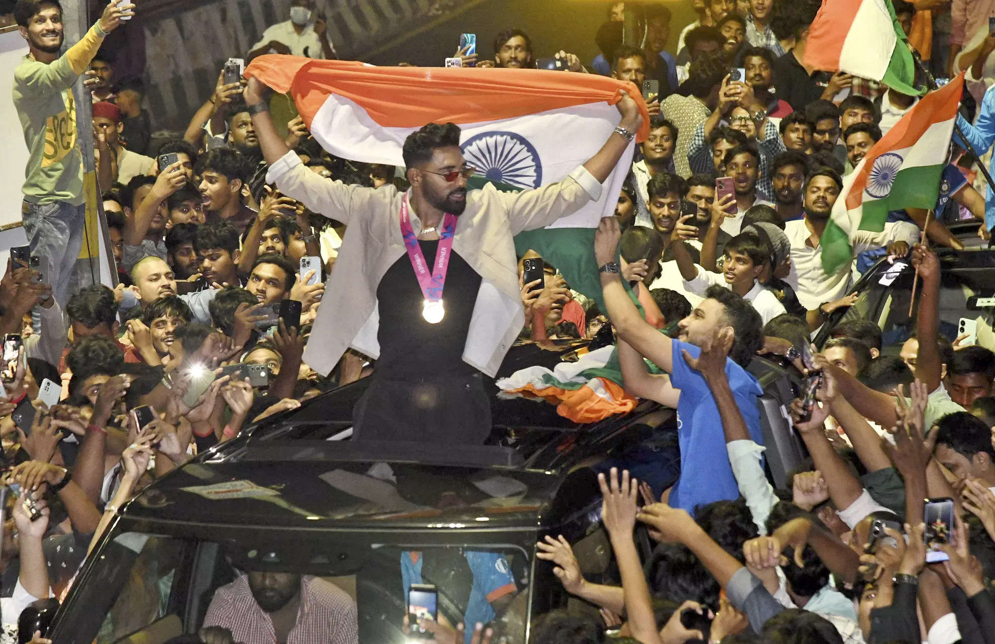 T20 WC: Mohammed Siraj receives grand welcome after reaching Hyderabad; Here are videos 