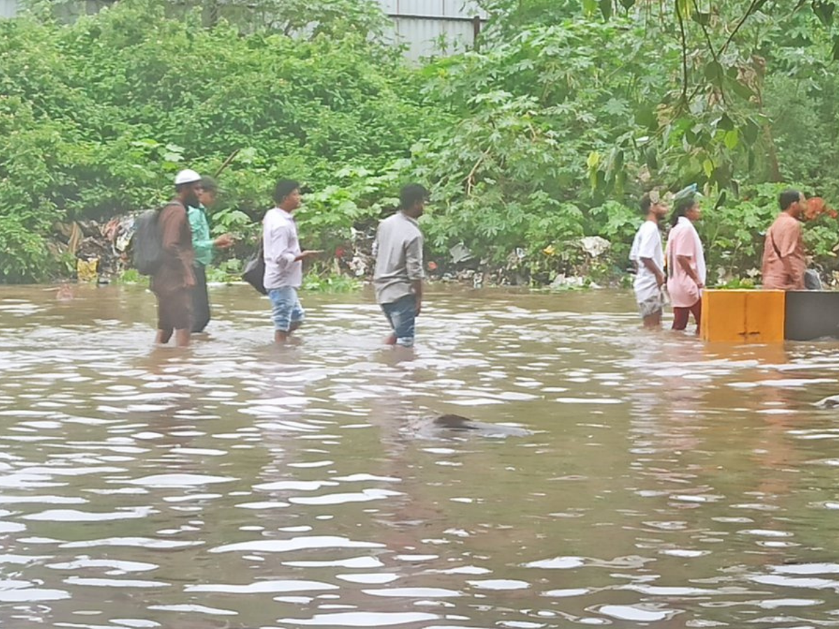 Mumbai rains: City drowned in 300 mm rain in 6 hours. Mumbaikars share visuals of flood-like situation 