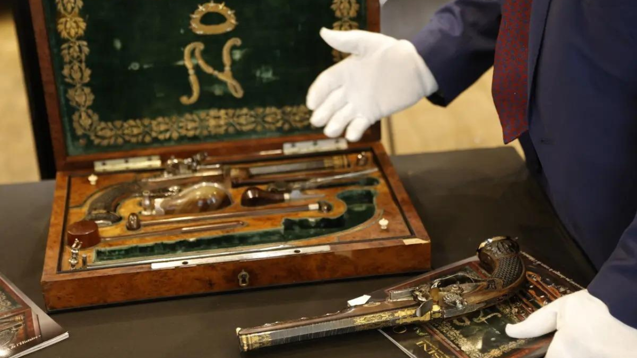 Napoleon's pistols sold for €1.69 million at Fontainebleau auction 