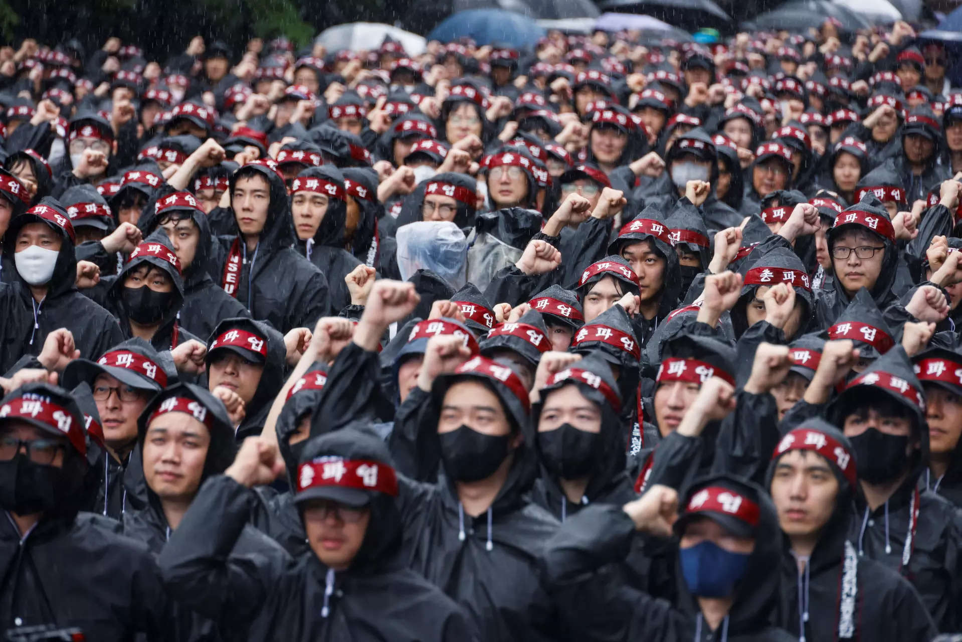 ET Explainer: Why are South Korean Samsung workers protesting? 
