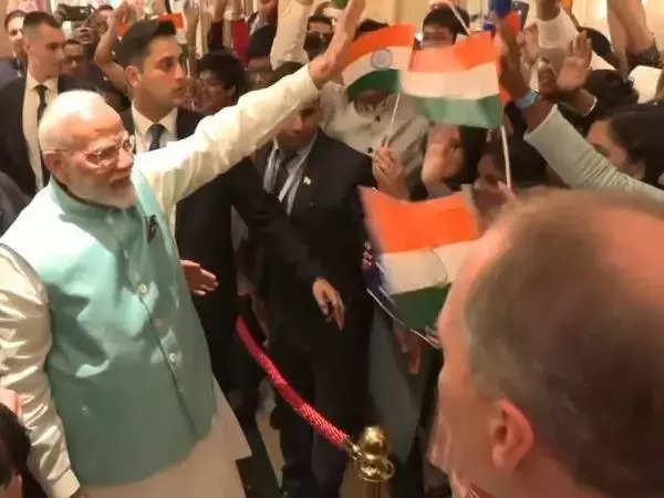 PM Modi receives warm welcome in Moscow from members of the Indian diaspora 