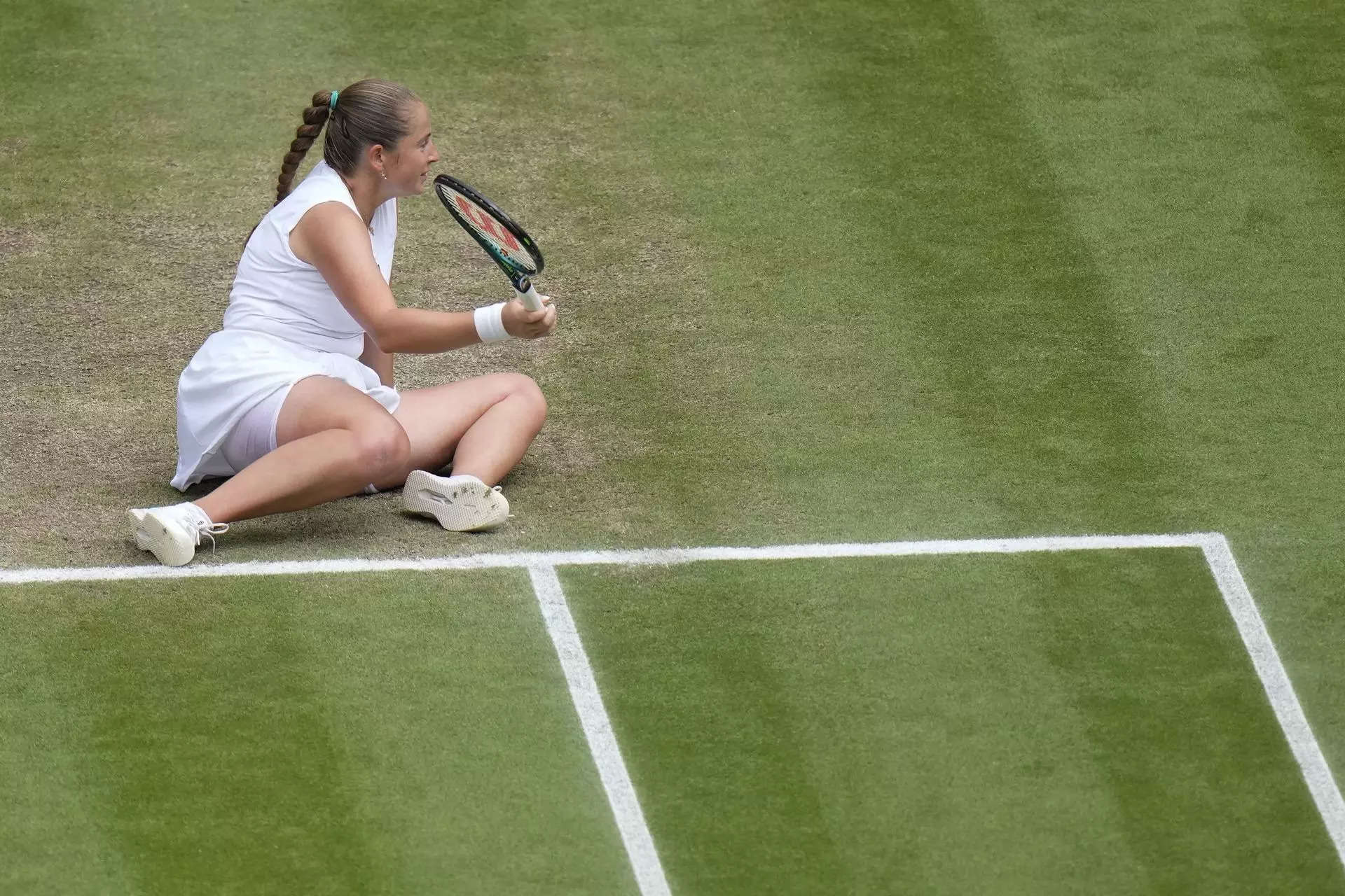 Jelena Ostapenko gets into argument during Wimbledon 2024 quarterfinals, throws coach out of the box, here's what happened 