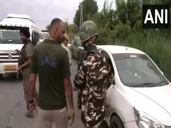 J-K: Security heightened on Jammu-Akhnoor highway following sighting of unidentified person 