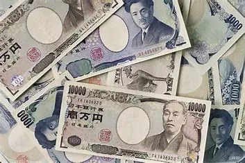 Yen hits four-week high, intervention questions circulate 