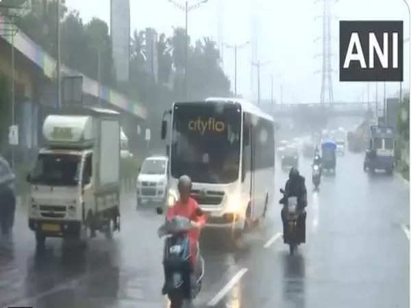 IMD issues orange alert as heavy rains lash Mumbai 