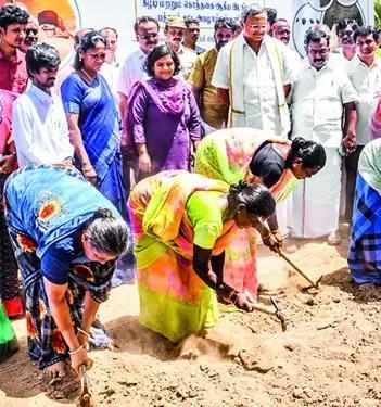 Women labourers discover 