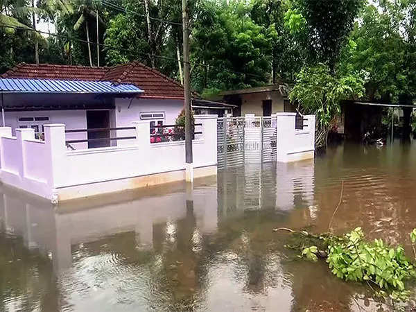 IMD issues red alert for several districts in Kerala 