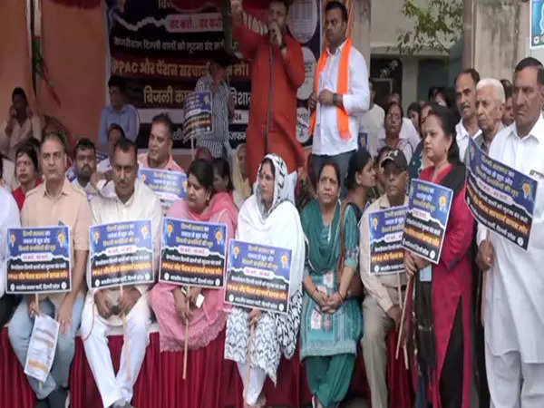 BJP workers stage protests against Delhi CM Arvind Kejriwal over rise in power tariffs 