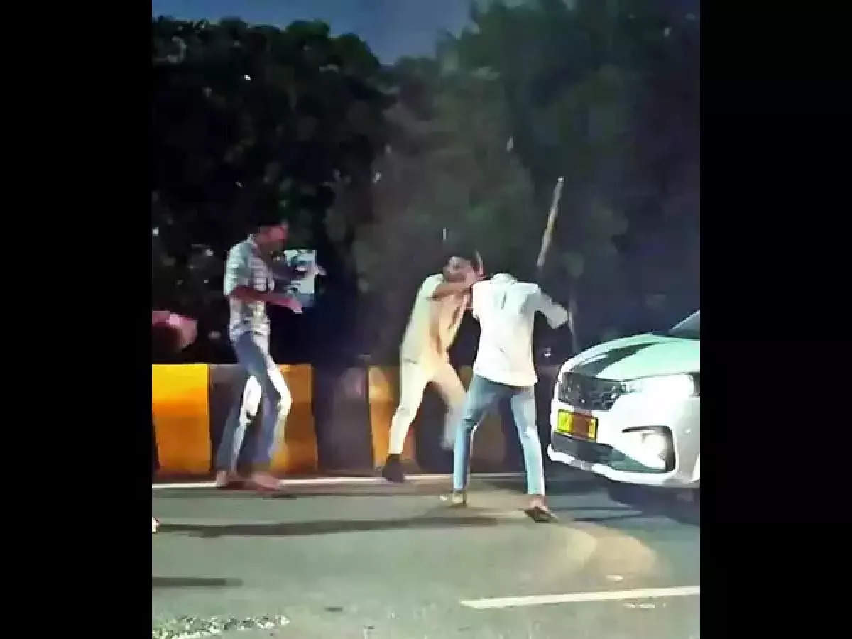 Ghaziabad cab driver thrashed by youth with hockey sticks for disrupting Sunroof reels in Indirapuram 