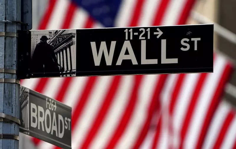 Wall St ends higher as investors firm bets on Trump win 