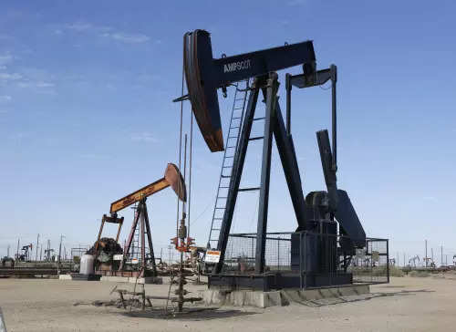 Oil prices tick down on worries about Chinese demand 