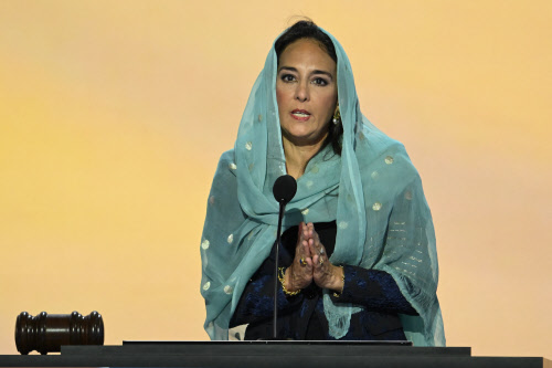 Republican National Convention: Harmeet Dhillon offers 'Ardas' in the presence of Donald Trump, Watch video 