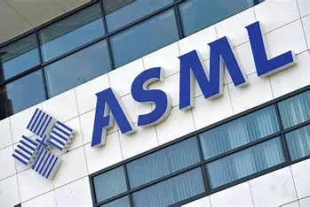 ASML shares fall 7% as China risks cloud solid Q2 earnings 