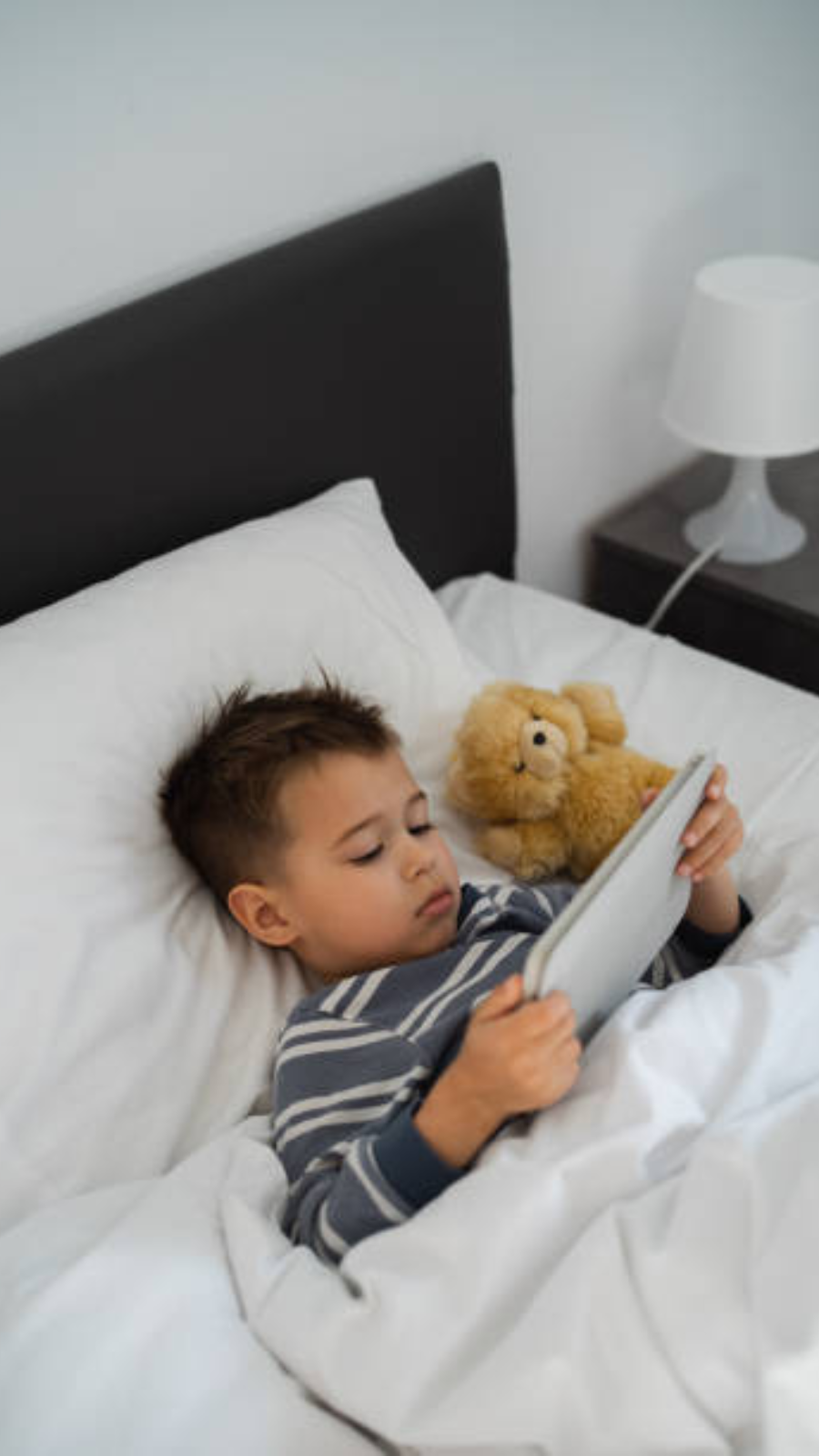 7 negative effects of too much screen time for kids 