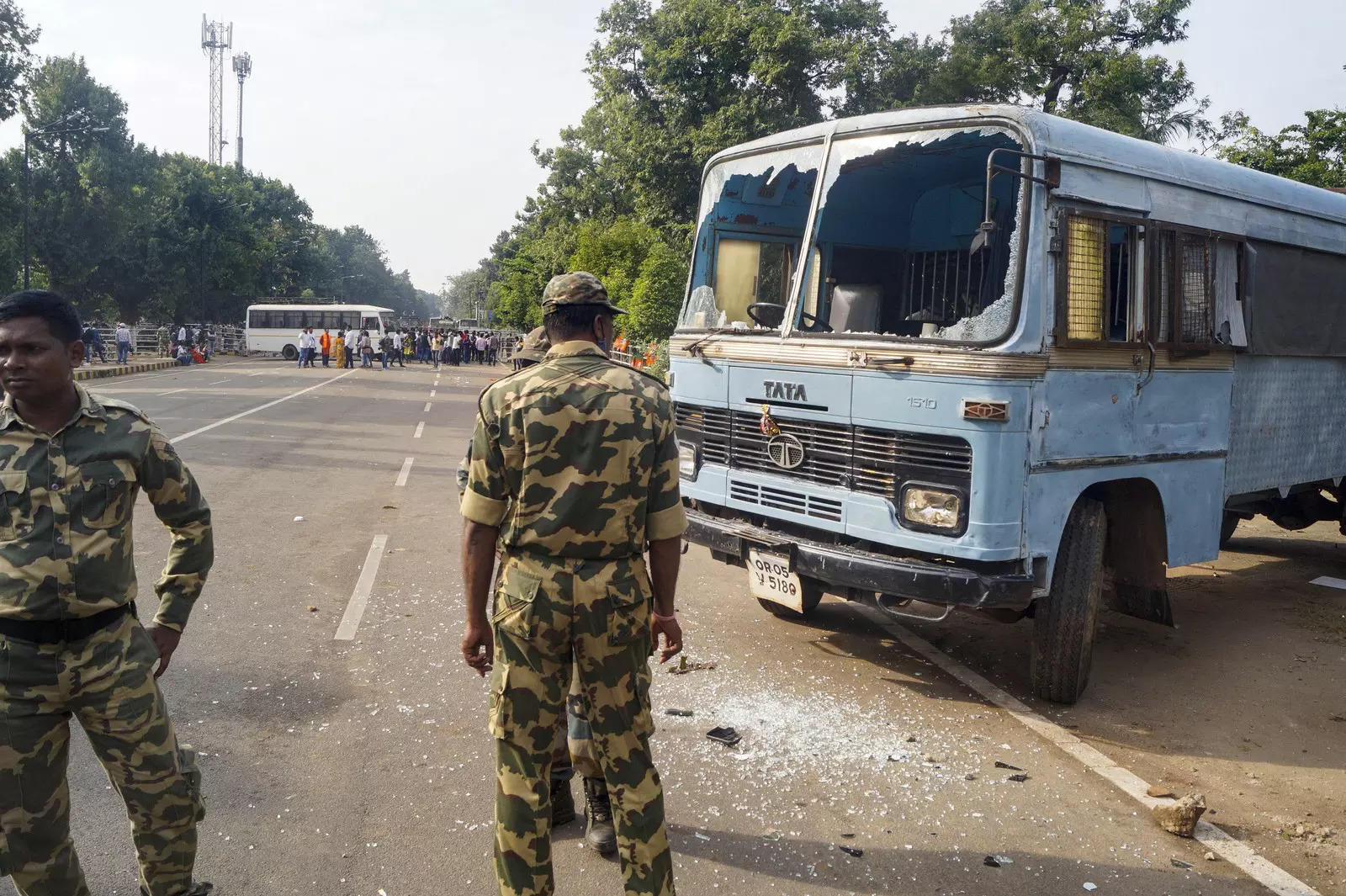 West Bengal: Protesters injure three police personnel and vandalise police vehicles in Malda district's Manikchak area 