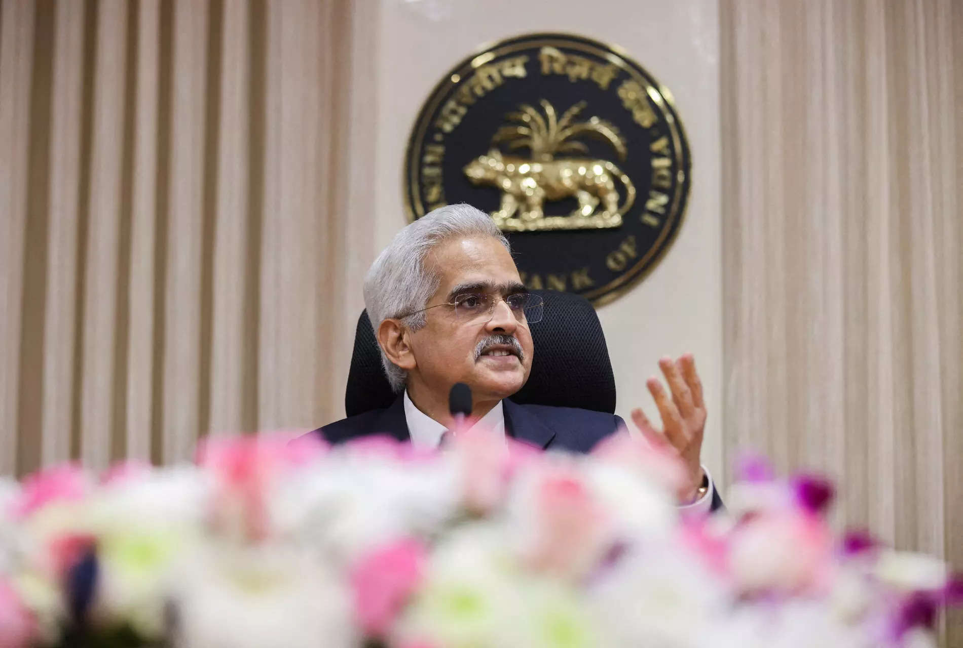 Household savings are moving to mutual funds from banks impacting their liquidity: RBI Governor 