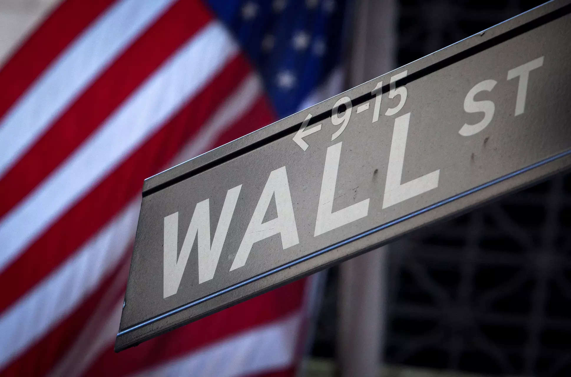 US stocks open lower amid selloff, global tech outage 