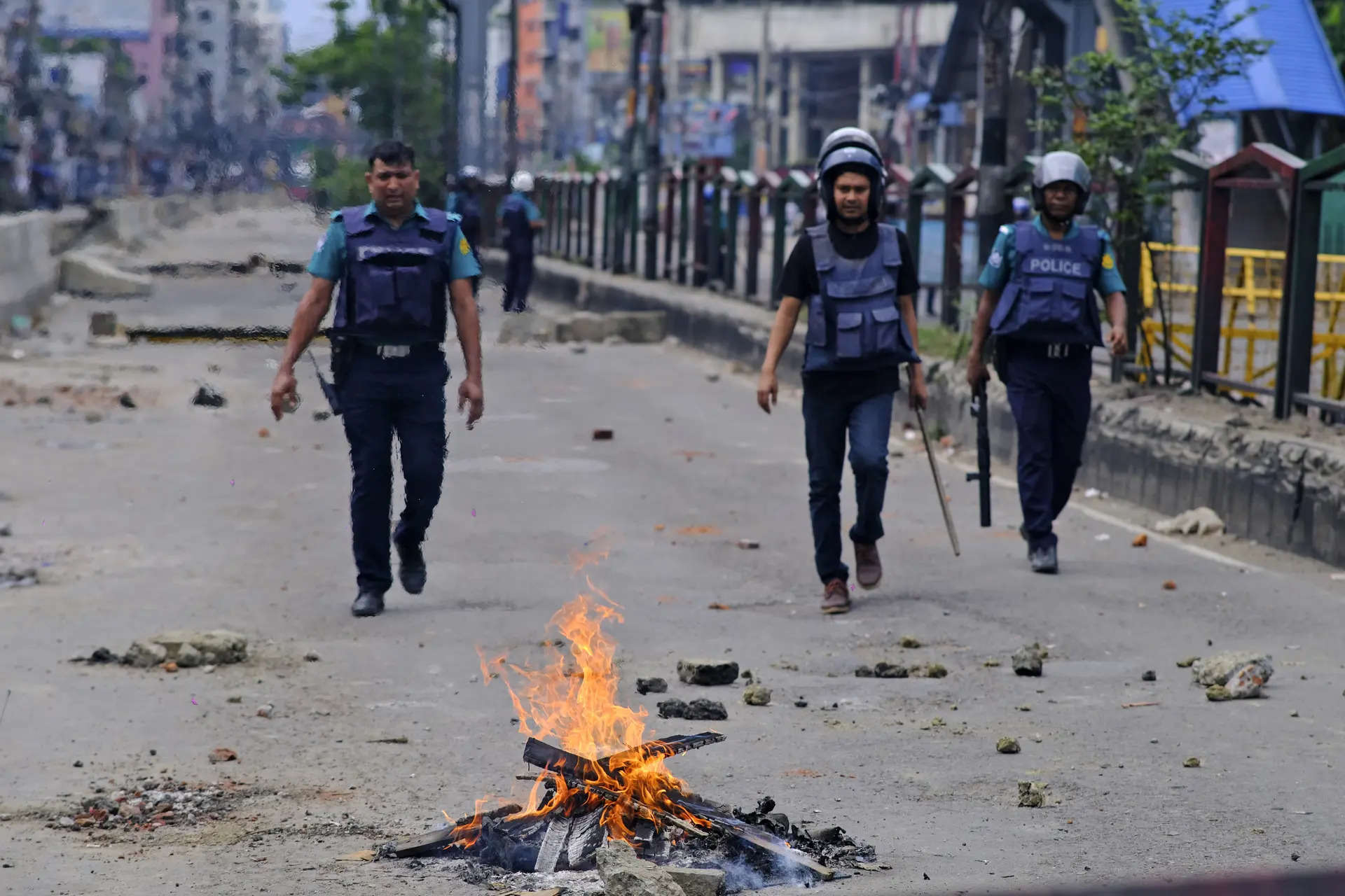 Diplomats confront Bangladesh foreign minister over violence 