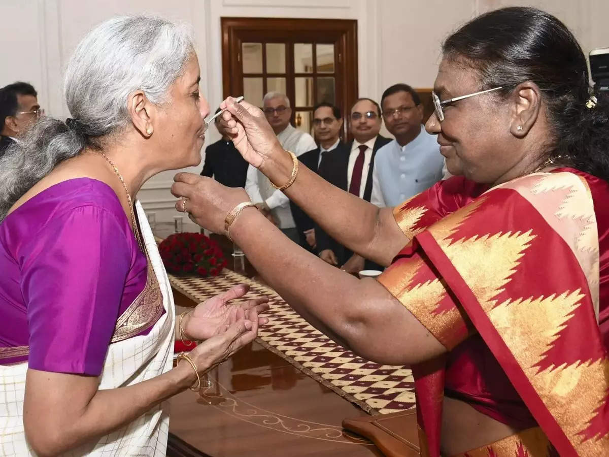 Budget in Pics: Nirmala Sitharaman meets President, Droupadi Murmu feeds her dahi-cheeni:Image