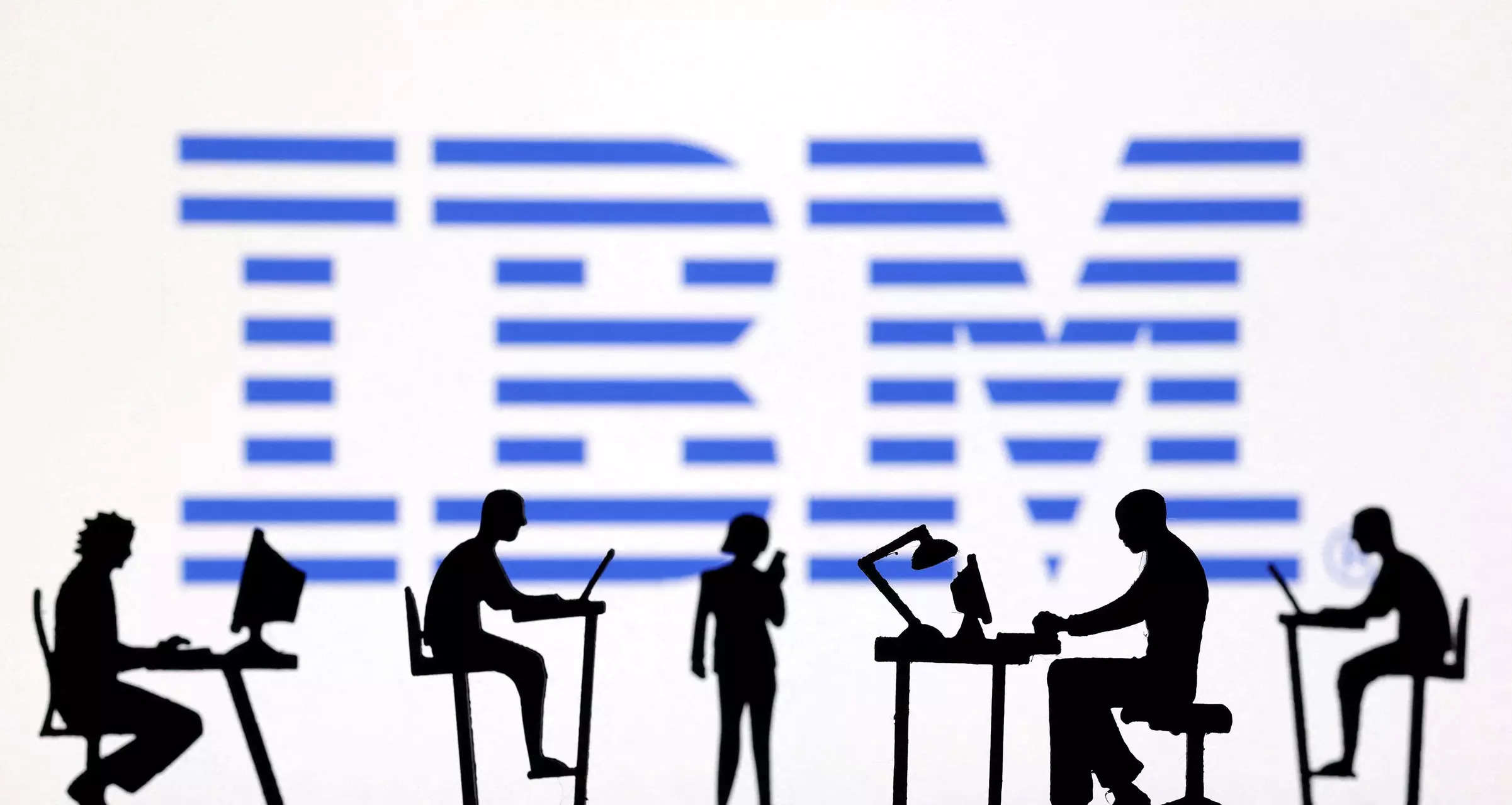 IBM gets lift from software, AI demand as consulting slips 