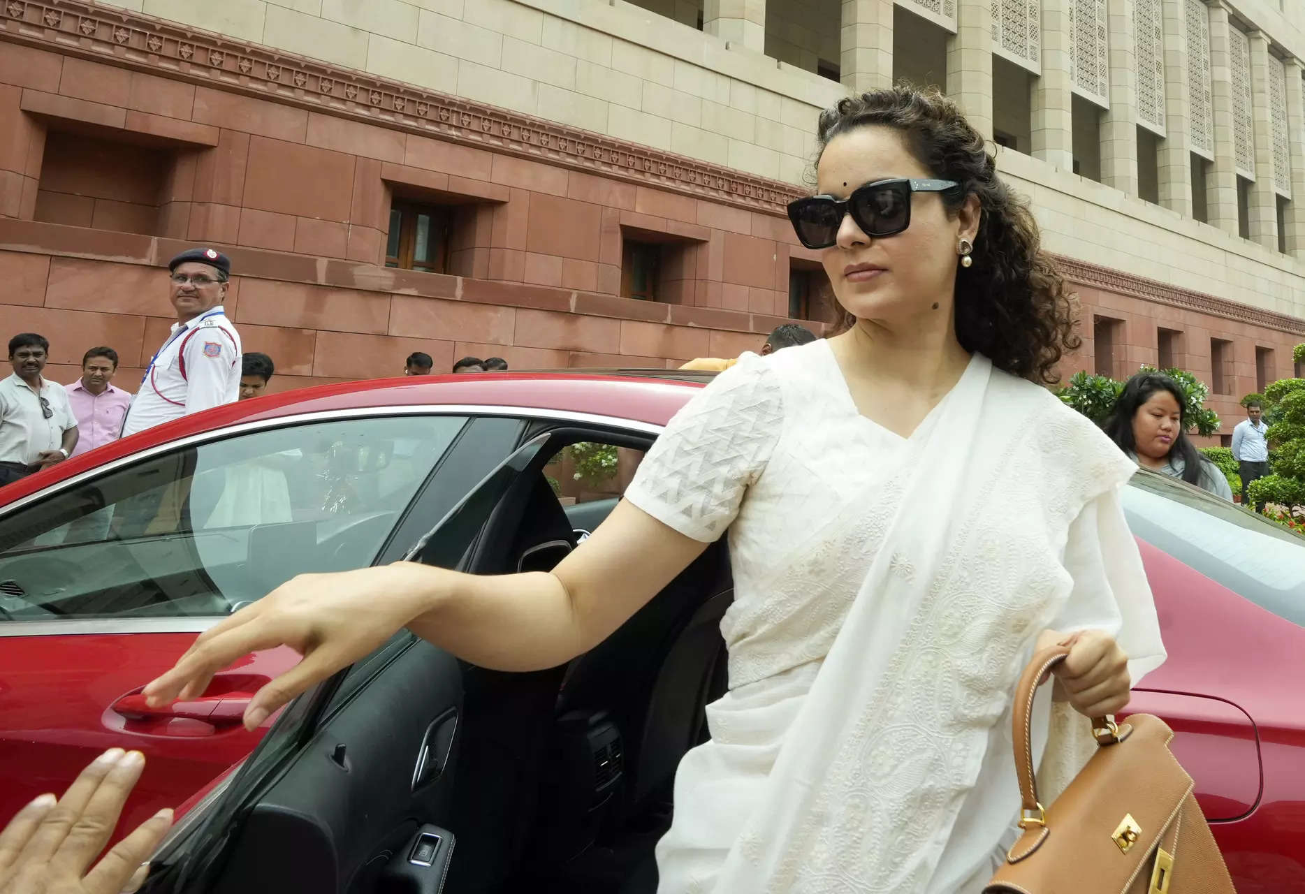 Kangana Ranaut congratulates PM Modi on poll victory, focuses on challenges in HP 