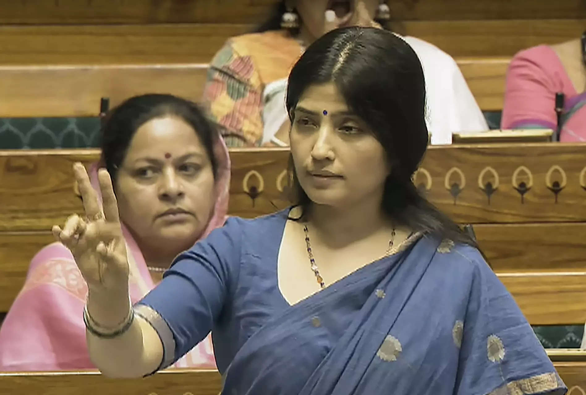 Stray cattle turned entire country into 'chowkidars': Dimple Yadav 