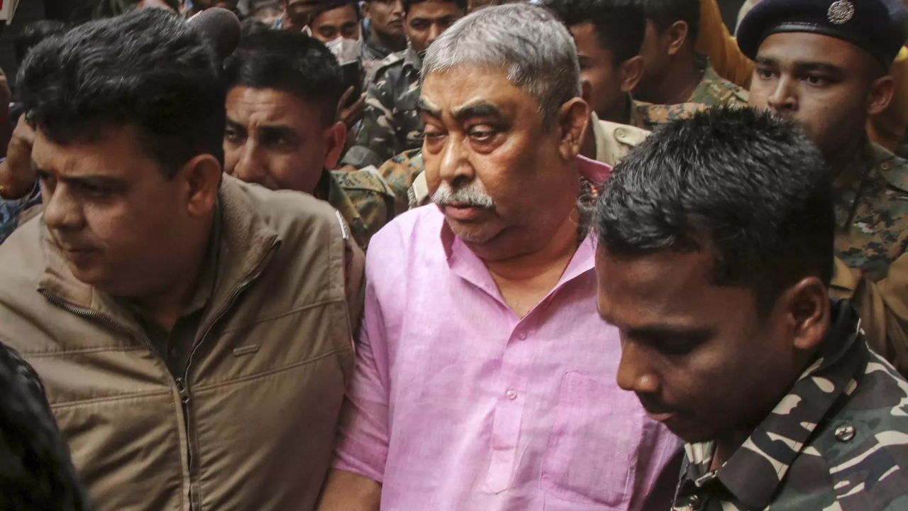Supreme Court grants bail to TMC leader Anubrata Mondal in cattle smuggling case 