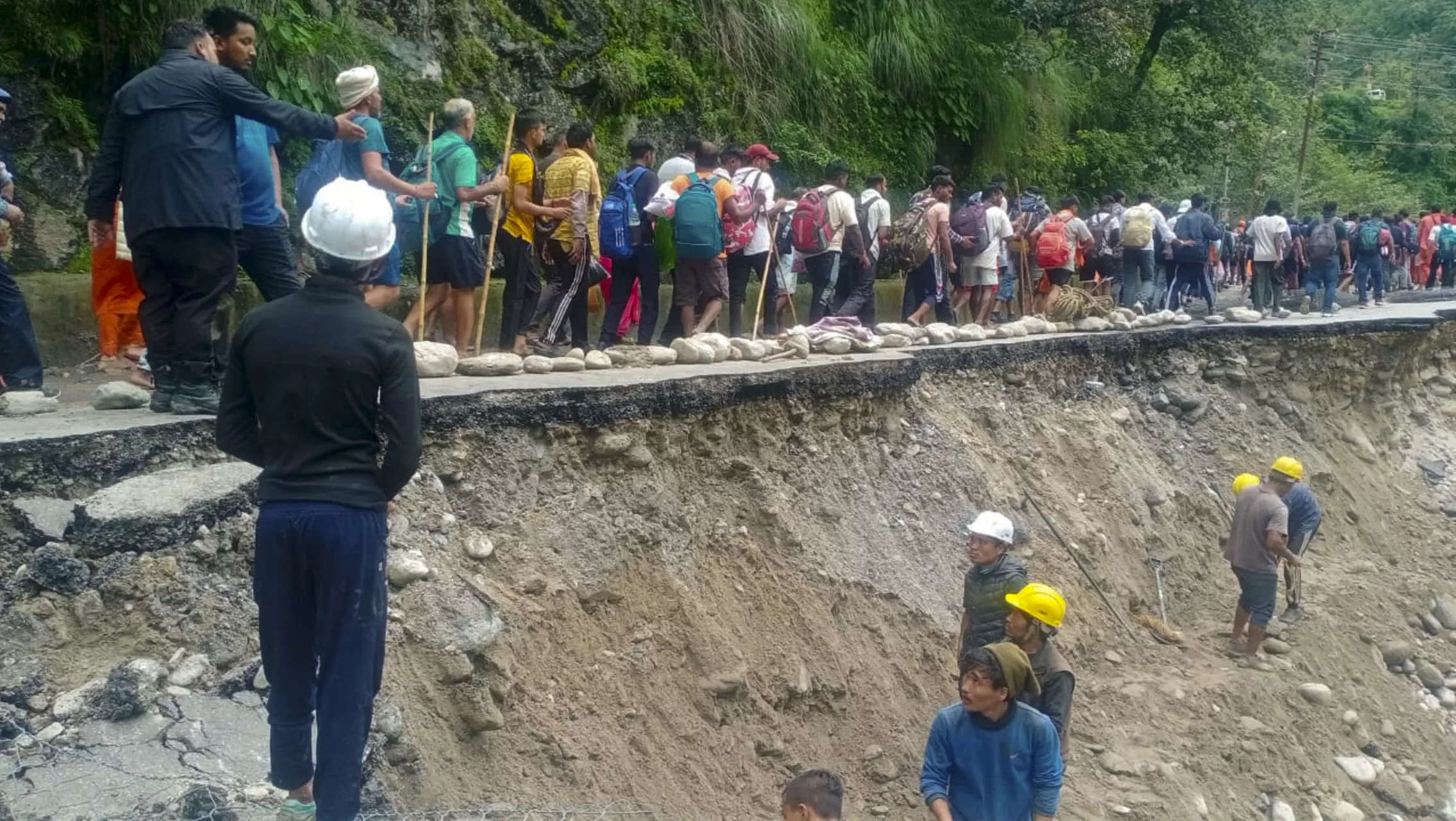 Kedarnath: Cloudburst causes landslide, leaves over 200 pilgrims stranded 