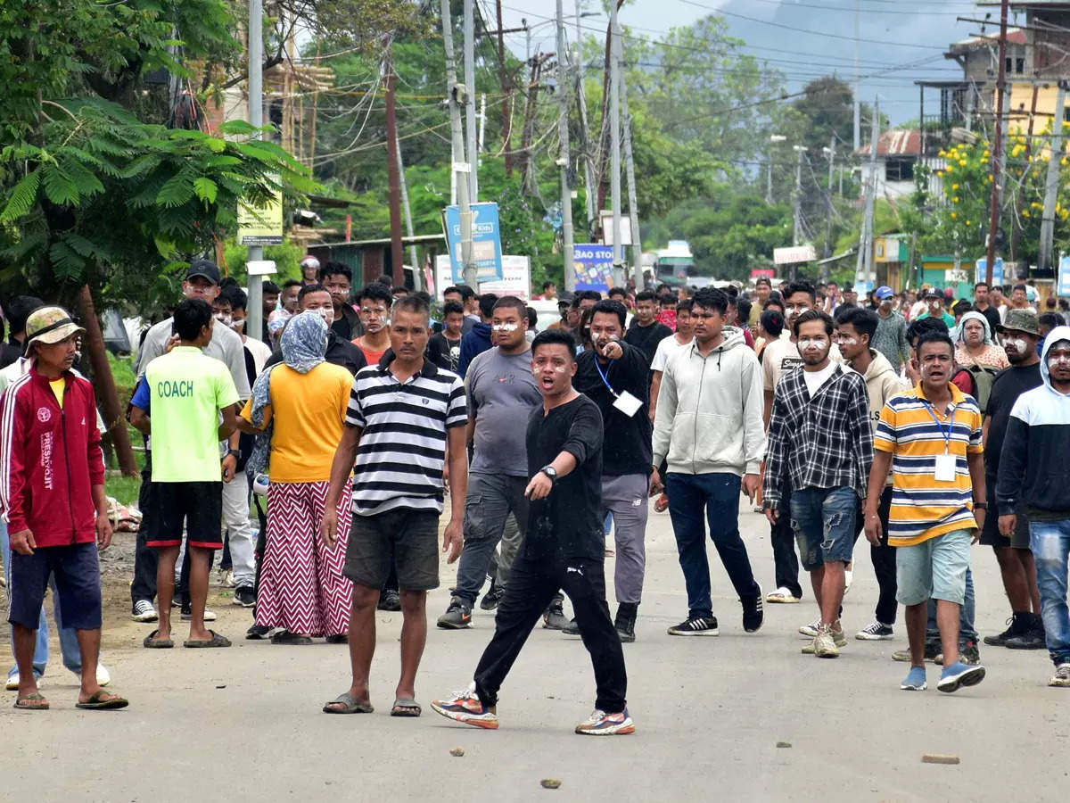 Police clash with displaced protesters in Manipur, injuring four 