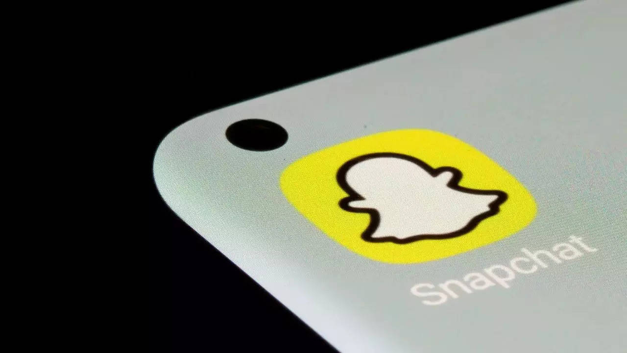 Snap shares plummet 22% as weak outlook intensifies ad competition fears 