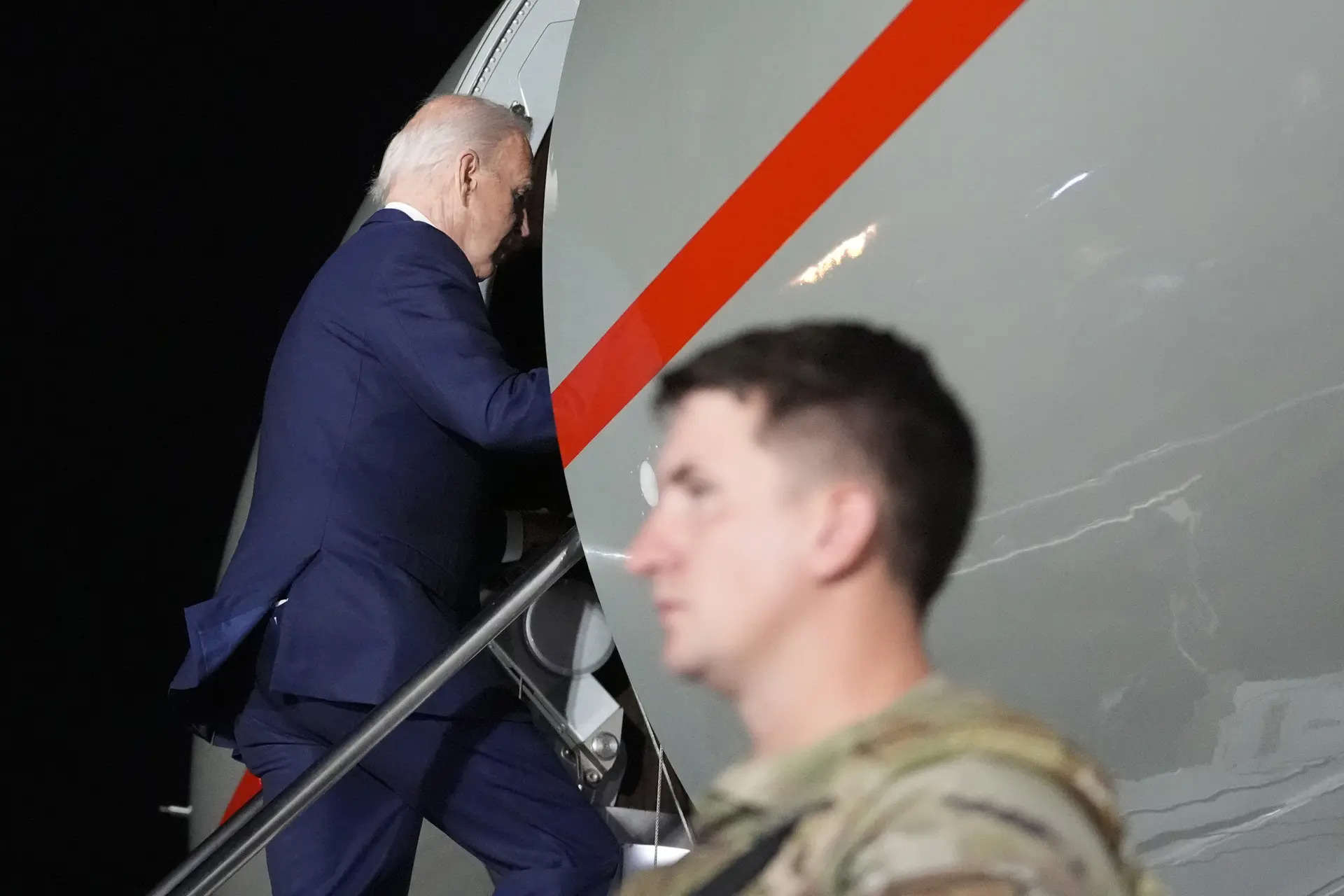 Did Joe Biden walk into an empty plane during prisoner swap with Russia? Watch video 