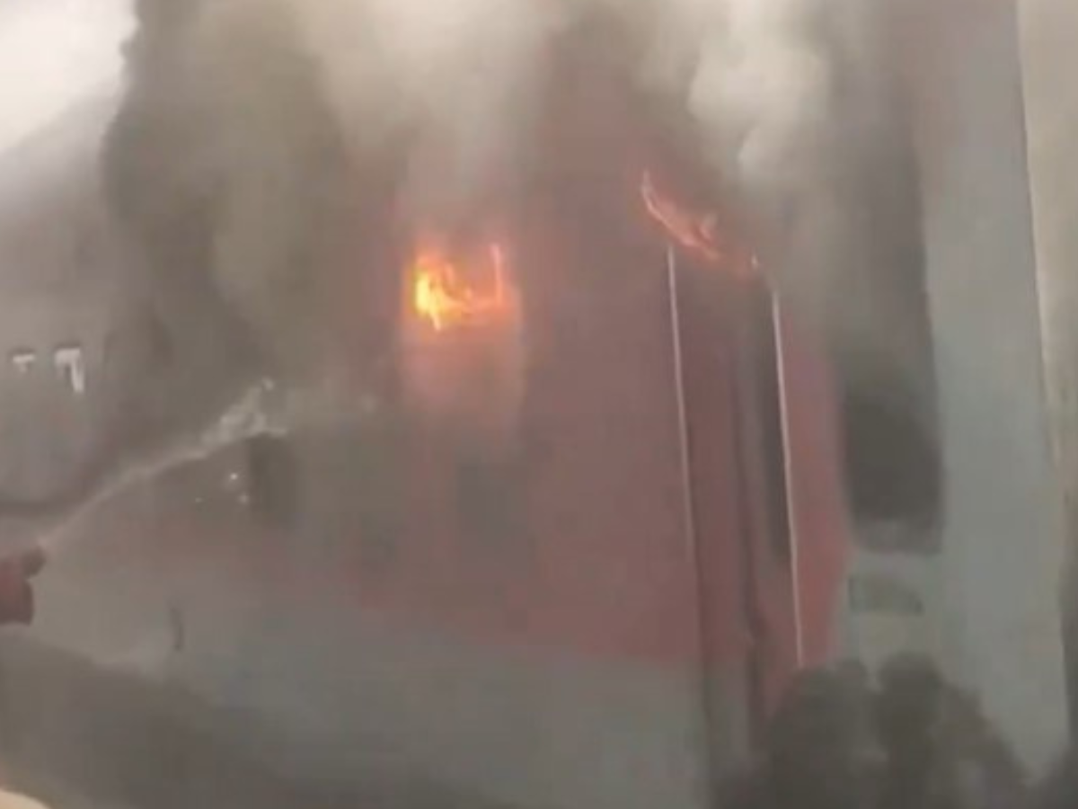 4 coaches of Tirumala Express catch fire at Visakhapatnam station 