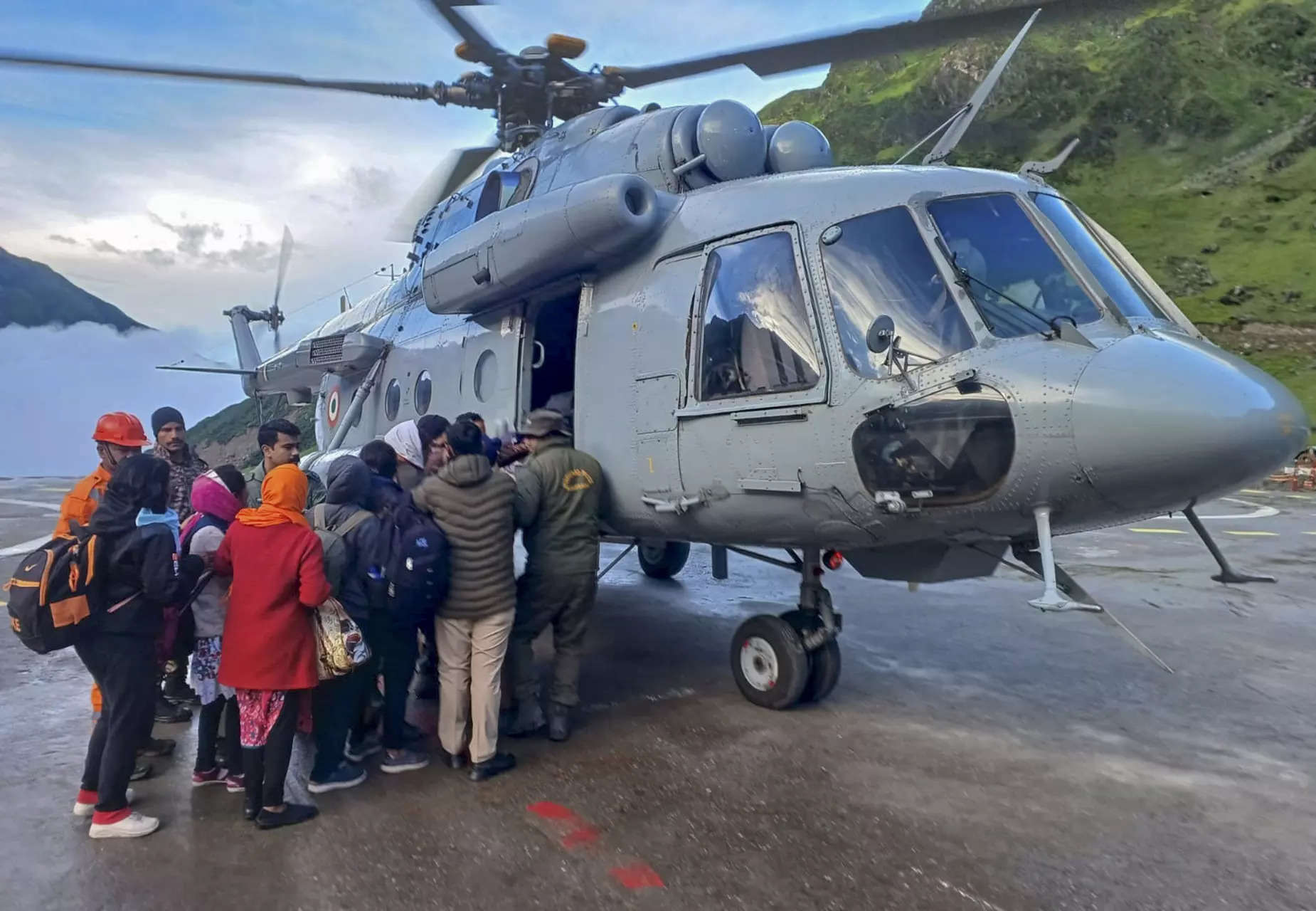 400 still stranded on Kedarnath route as rescue operation continues for 5th day 