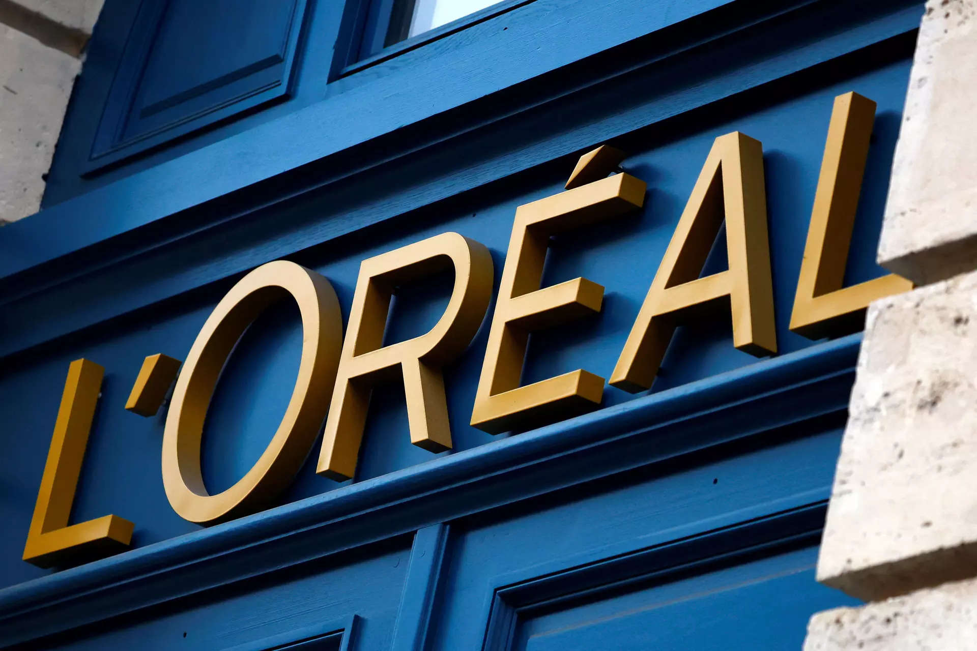 L'Oreal to buy 10% stake in Swiss skincare firm Galderma 