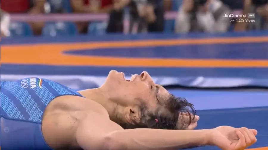 Wrestler Vinesh Phogat cries after stunning win against 4 time world champion Yui Susaki in Olympics 