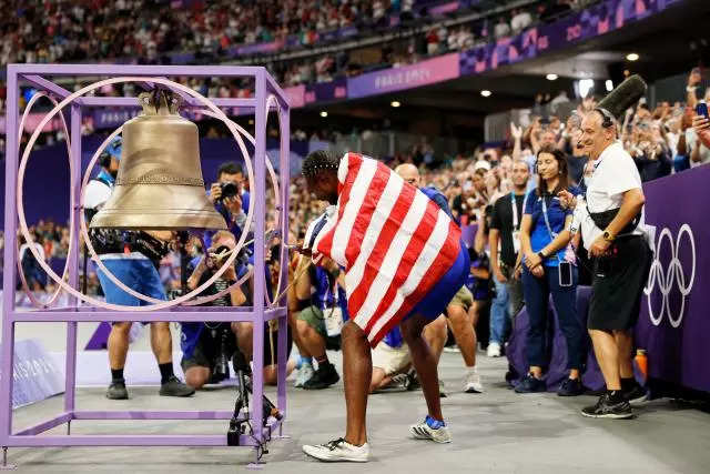 Why are athletes ringing the bell installed at the Stade de France 2024 after winning a medal? 