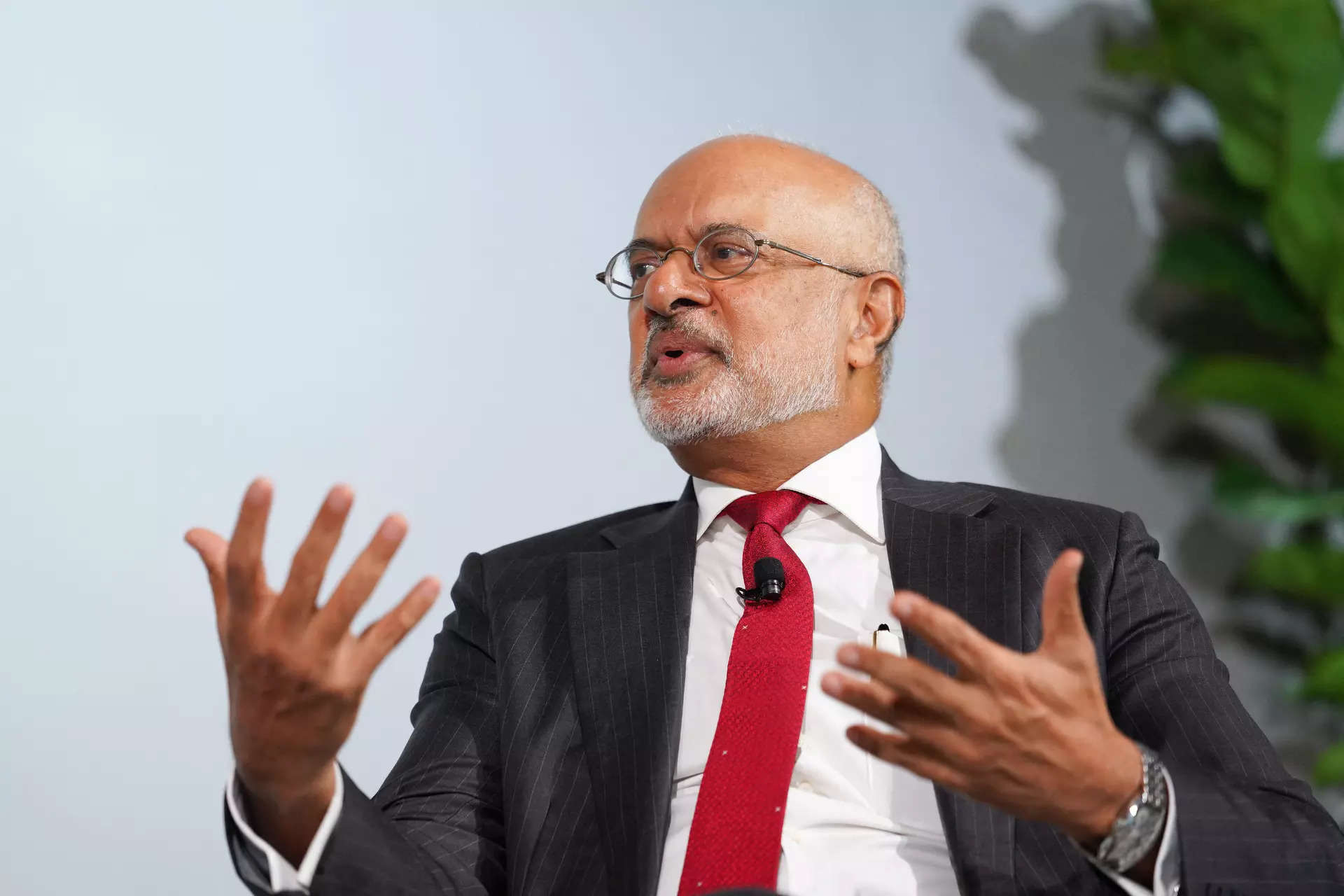 DBS Bank CEO Piyush Gupta to step down in Mar 2025; Tan Su Shan to take over 