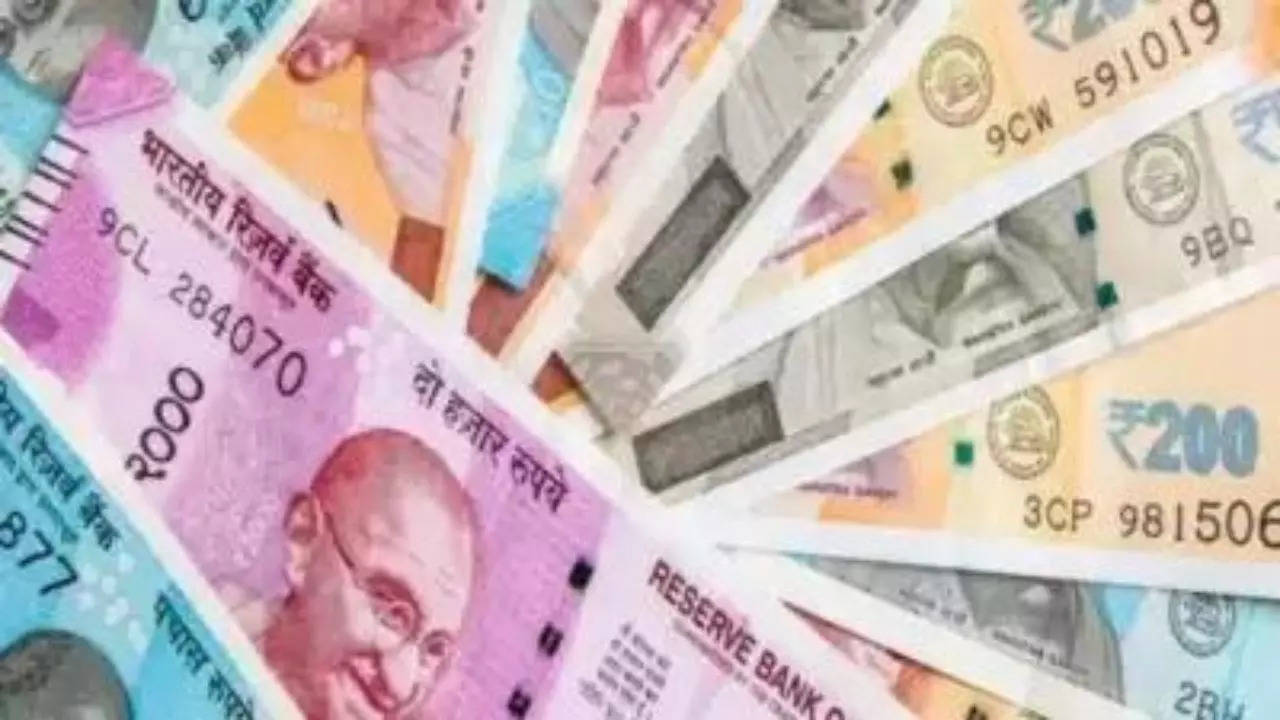 Rupee, forward premiums nudge higher ahead of cenbank policy decision 