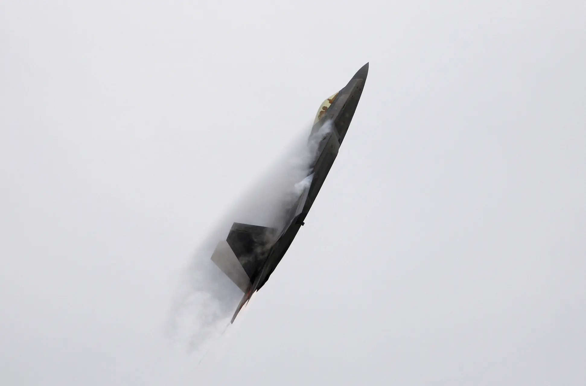 US F-22 stealth warplanes arrive in Middle East 